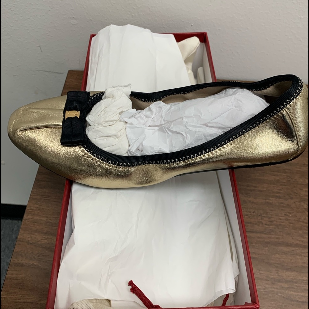Ferragamo ballet flats Gold